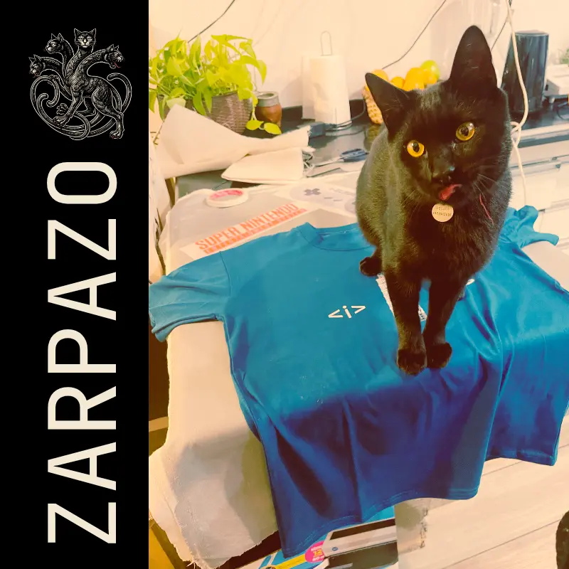 Cliente con remera Zarpazo y gato
